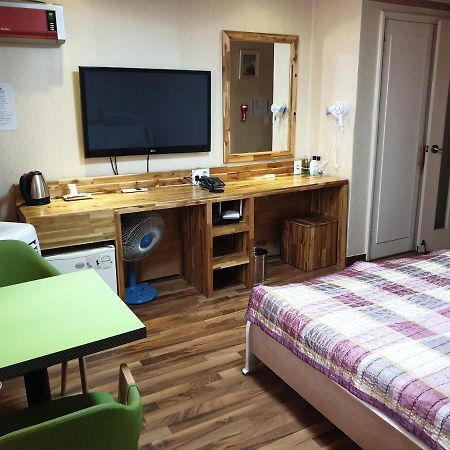กรีน แอนด์ บลู โฮเต็ล Motel พยองซาง ภายนอก รูปภาพ