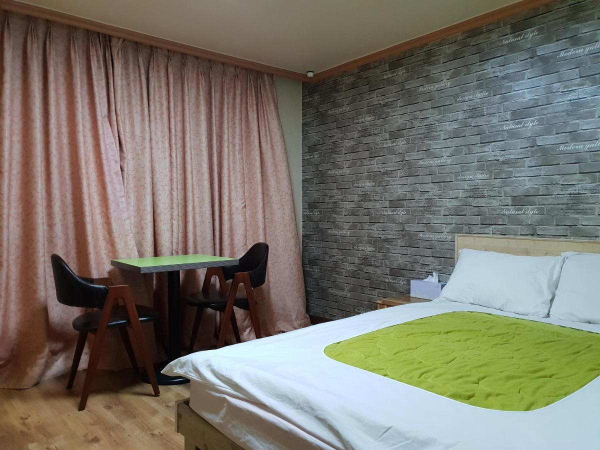 กรีน แอนด์ บลู โฮเต็ล Motel พยองซาง ภายนอก รูปภาพ