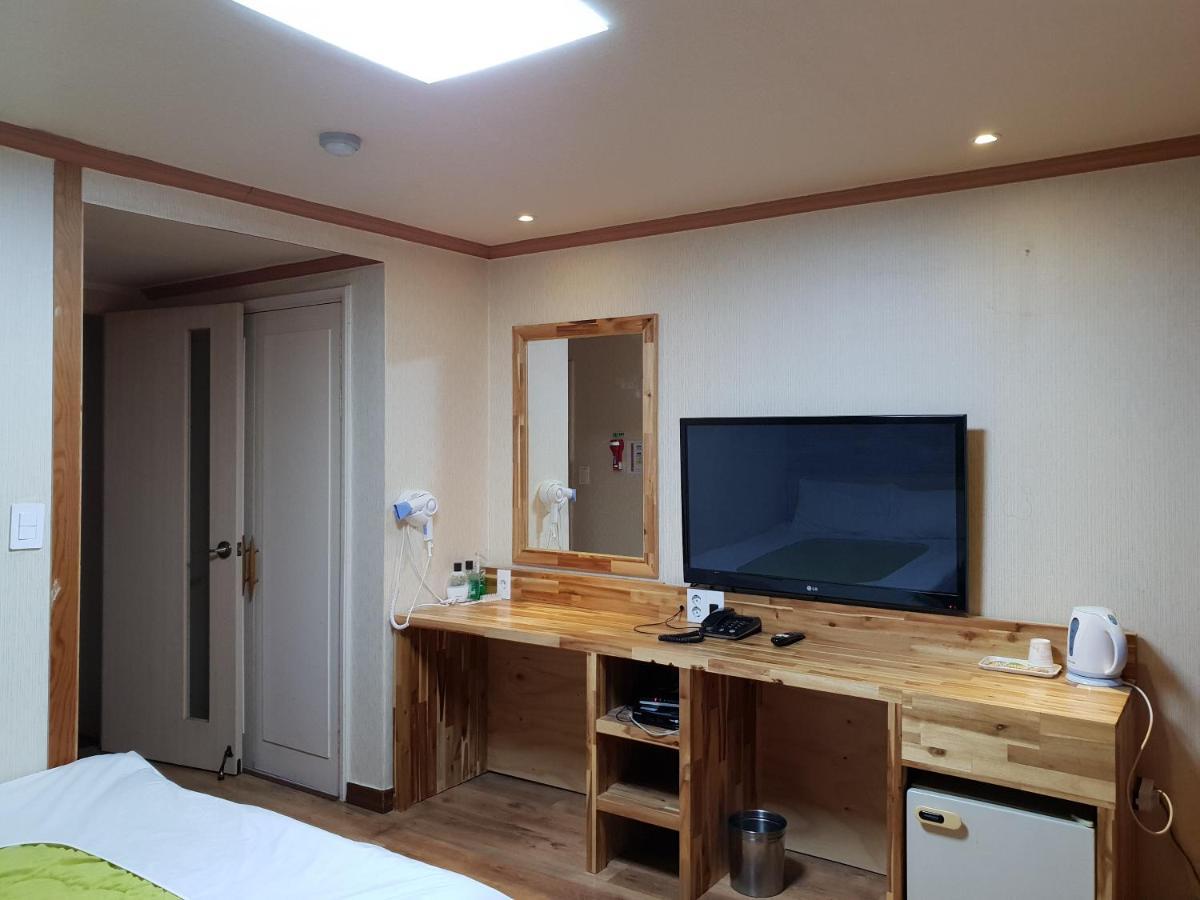 กรีน แอนด์ บลู โฮเต็ล Motel พยองซาง ภายนอก รูปภาพ