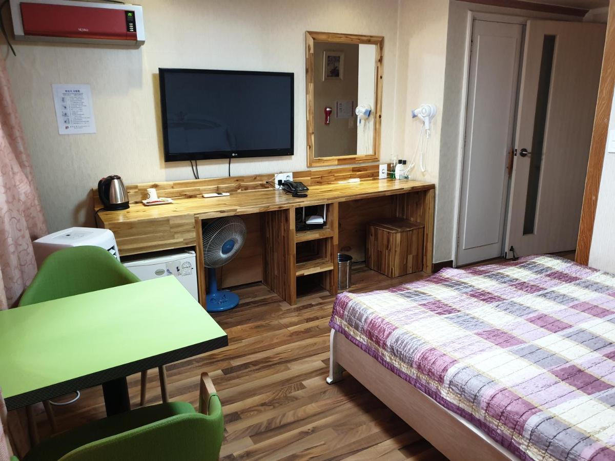 กรีน แอนด์ บลู โฮเต็ล Motel พยองซาง ภายนอก รูปภาพ