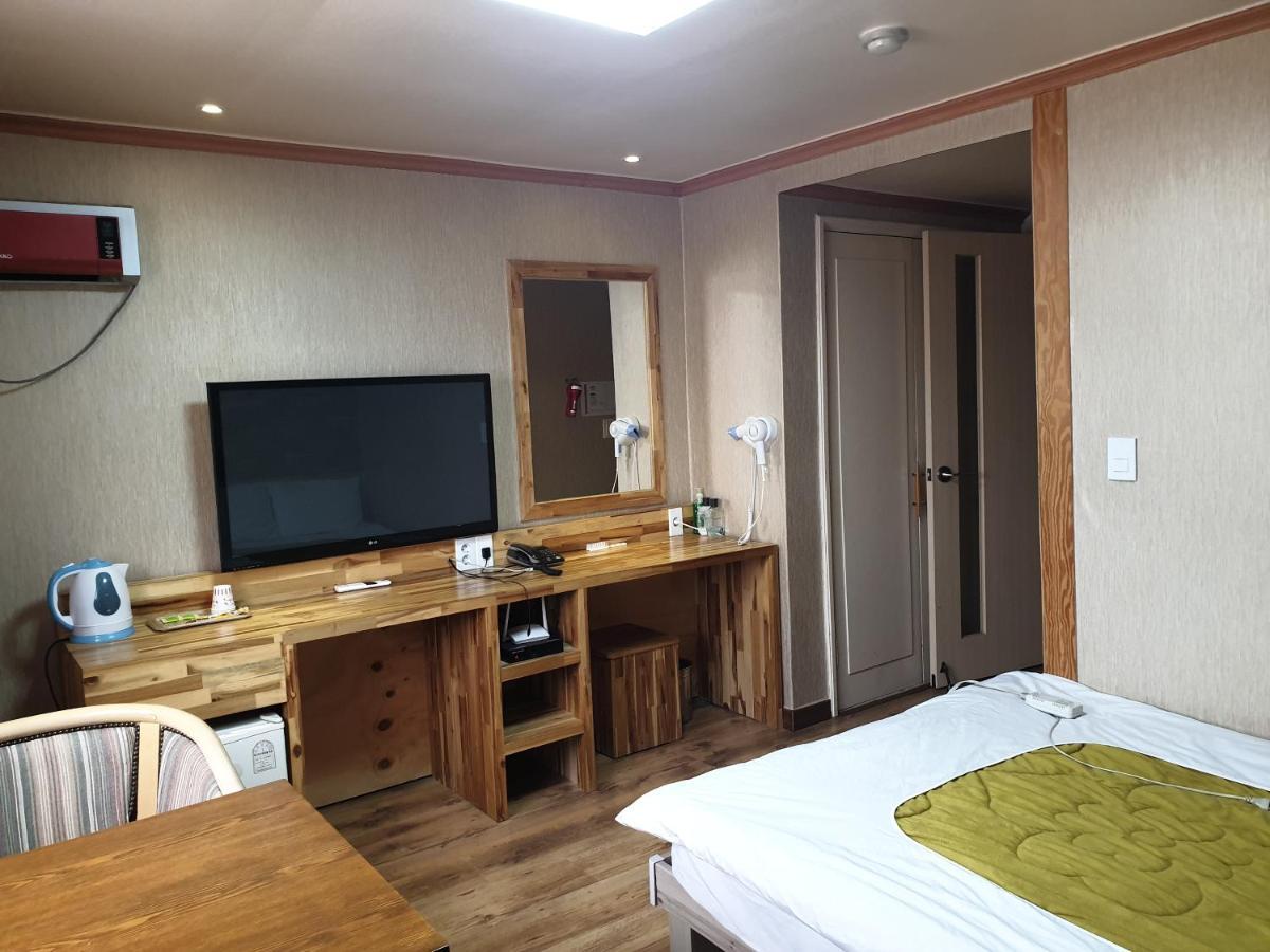 กรีน แอนด์ บลู โฮเต็ล Motel พยองซาง ภายนอก รูปภาพ