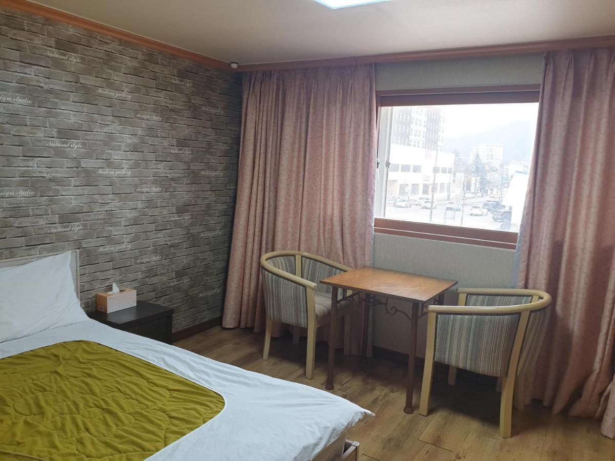 กรีน แอนด์ บลู โฮเต็ล Motel พยองซาง ภายนอก รูปภาพ