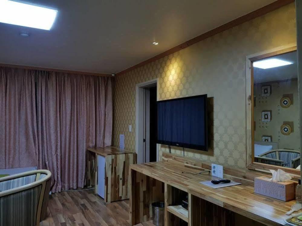 กรีน แอนด์ บลู โฮเต็ล Motel พยองซาง ภายนอก รูปภาพ