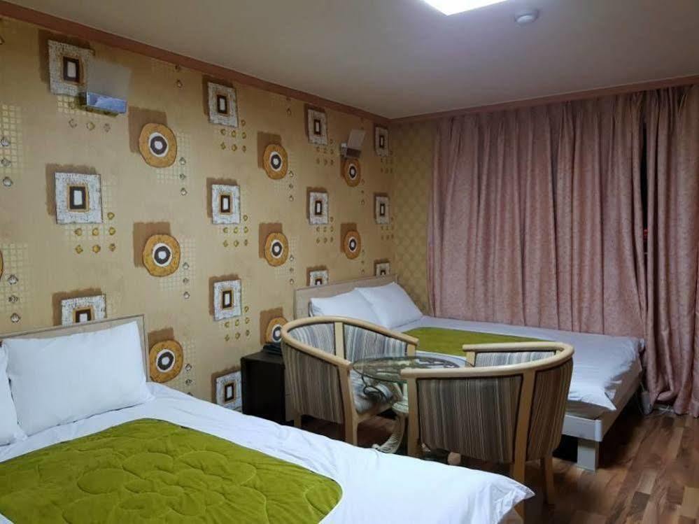 กรีน แอนด์ บลู โฮเต็ล Motel พยองซาง ภายนอก รูปภาพ