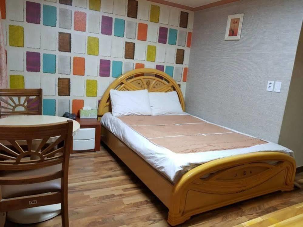 กรีน แอนด์ บลู โฮเต็ล Motel พยองซาง ภายนอก รูปภาพ