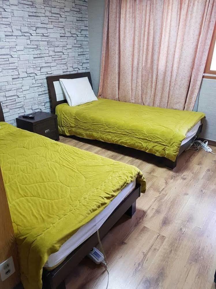 กรีน แอนด์ บลู โฮเต็ล Motel พยองซาง ภายนอก รูปภาพ
